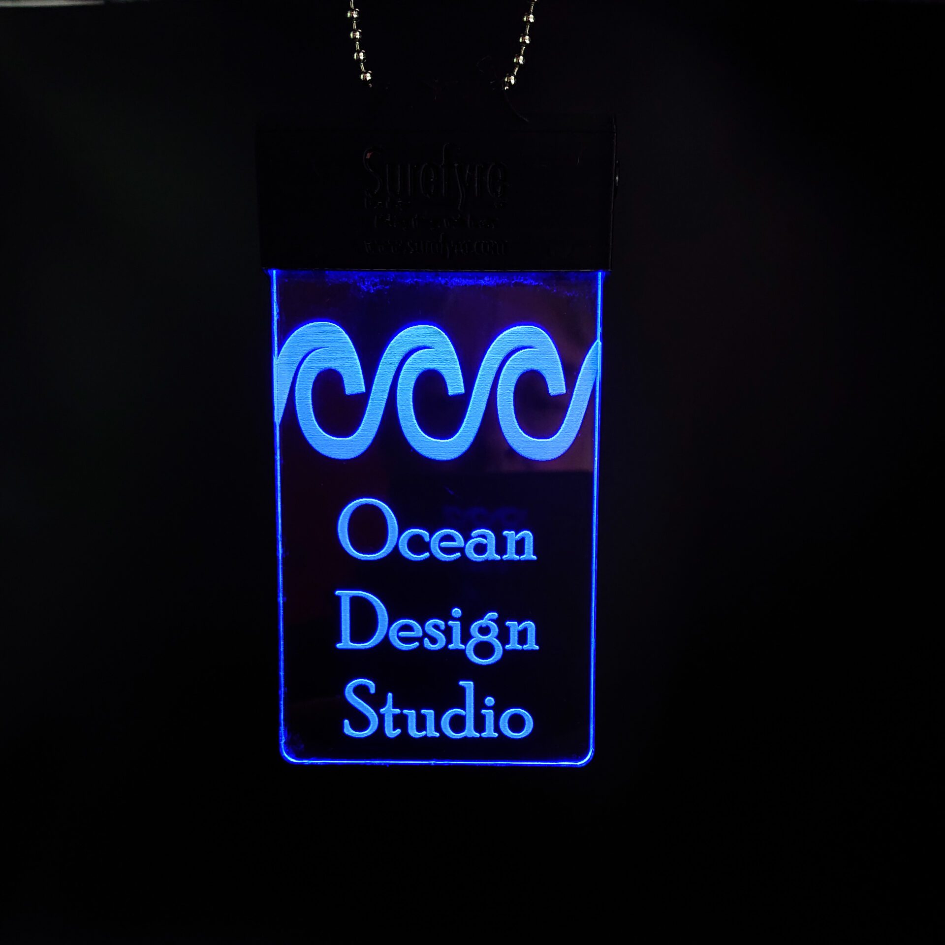 Illuminated lanyard tag white