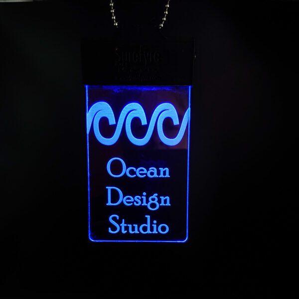 Illuminated lanyard tag blue